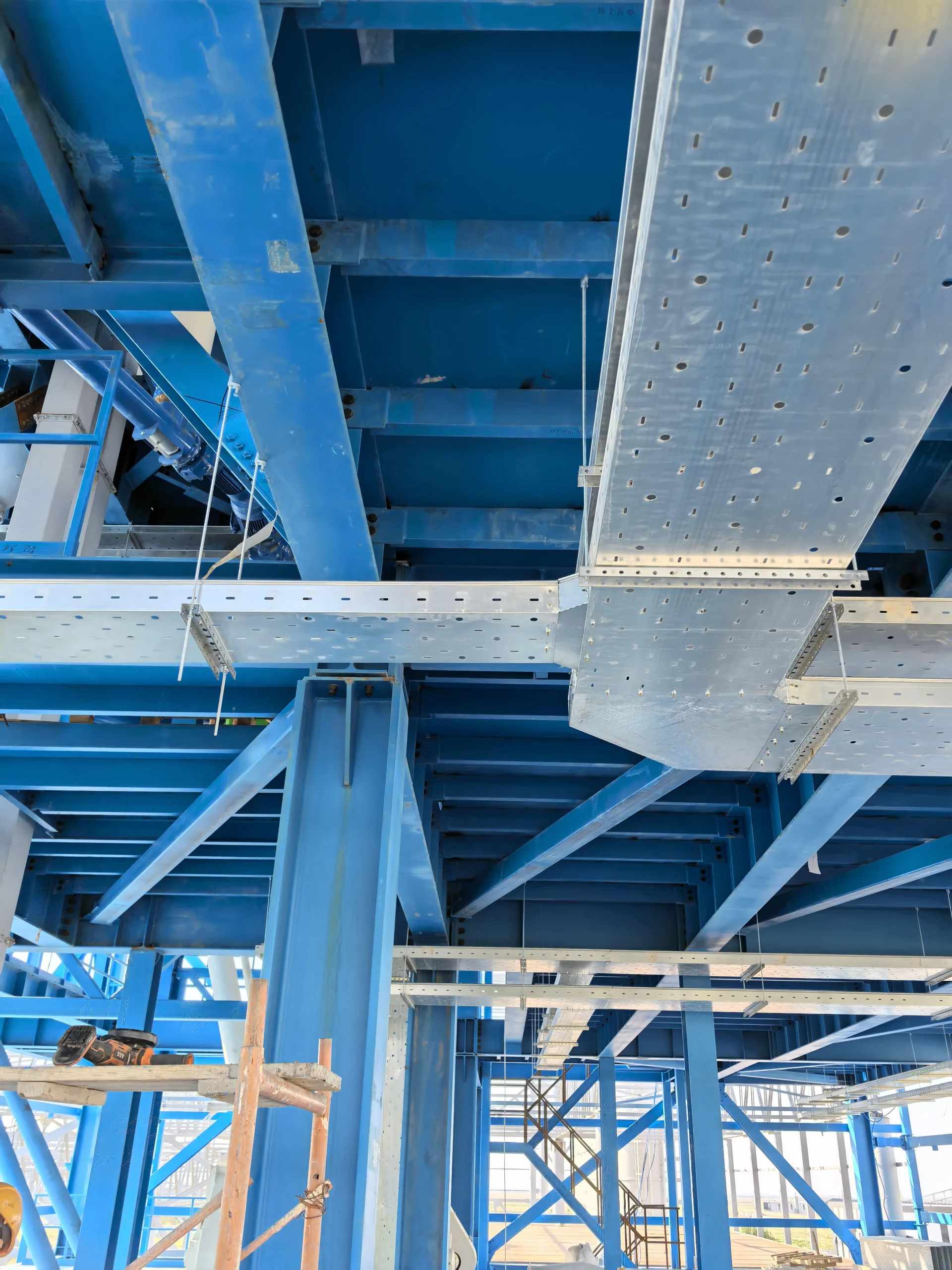 Монтаж кабельных трасс